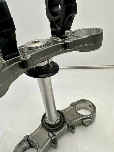 SURRON ULTRA BEE TRIPLE CLAMP ASSEMBLY