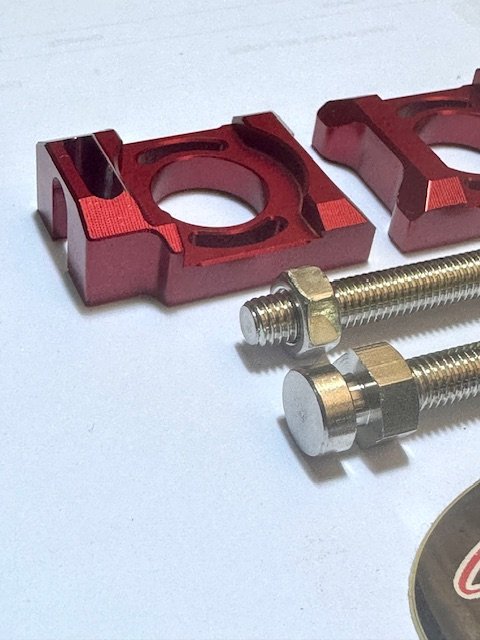 SURRON ULTRA BEE RED CHAIN ADJUSTERS