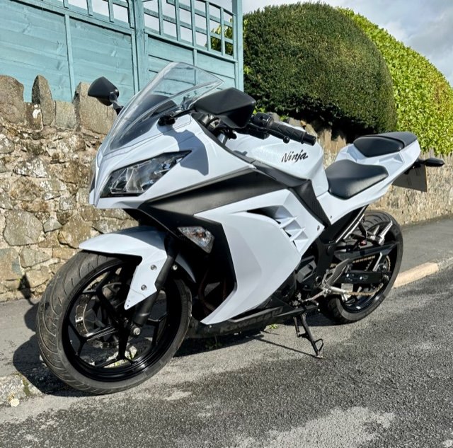KAWASAKI EX300 NINJA