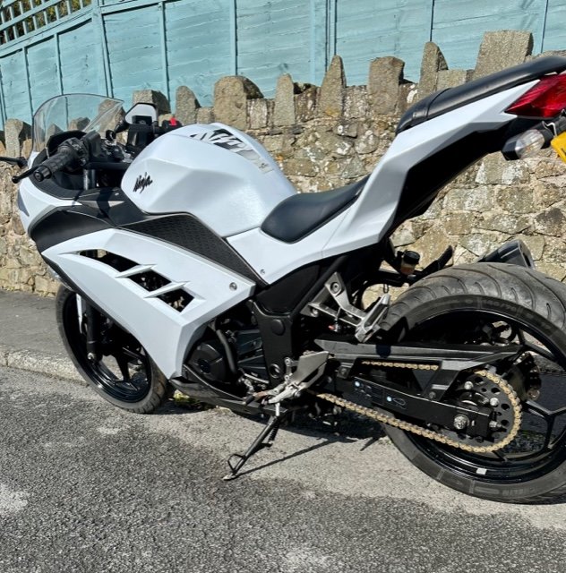 KAWASAKI EX300 NINJA