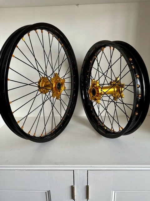 SURRON ULTRA BEE 18 21 WHEEL SET RED BLACK BLUE GOLD