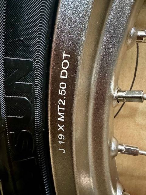 SURRON STORM BEE 17 19 ROAD WHEELS SET
