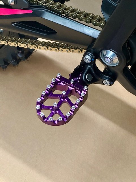 SURRON HYPER BEE WIDE FOOTPEGS