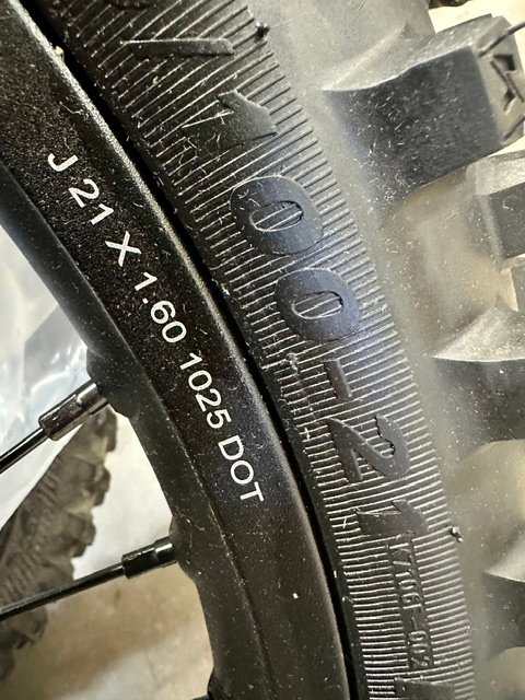 SURRON ULTRA BEE FRONT WHEEL AND TYRE SET 21